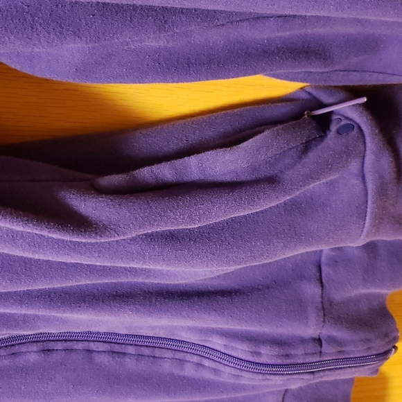 Bench Hoodie - Picture 3 of 4